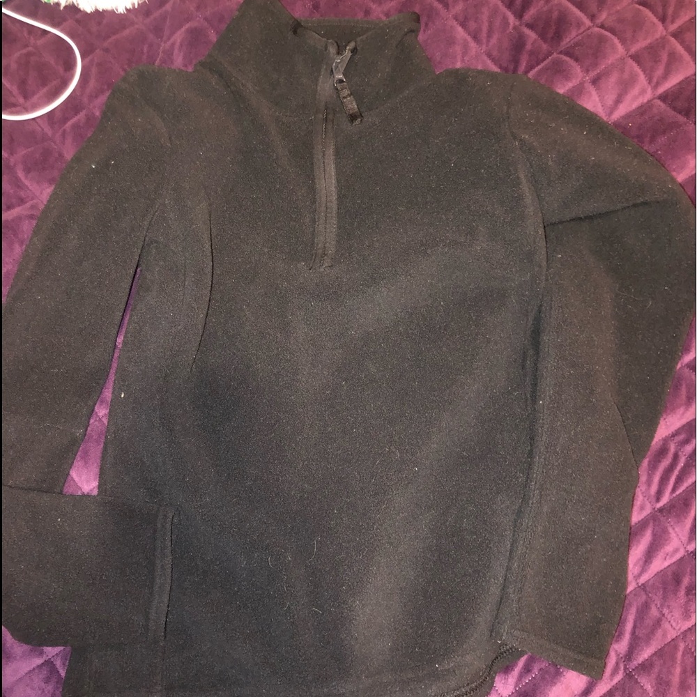 top. small zip up no hood black